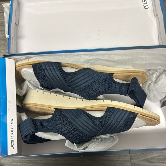 Easy Street Women's Raeven Wedge Sandal - Picture 2 of 6